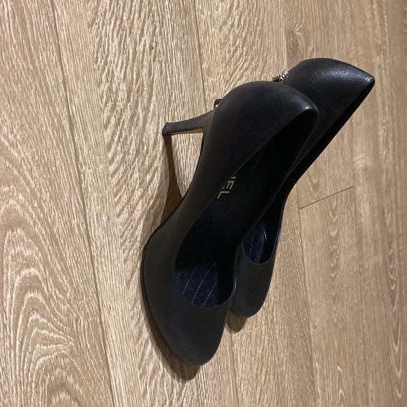 Chanel Pumps - Picture 4 of 5